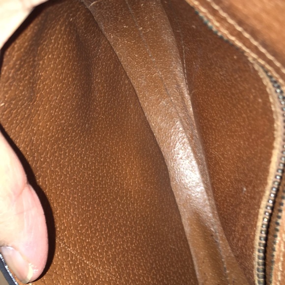 Super cute ☺️ Monogram CROSSBODY bag - Picture 13 of 14